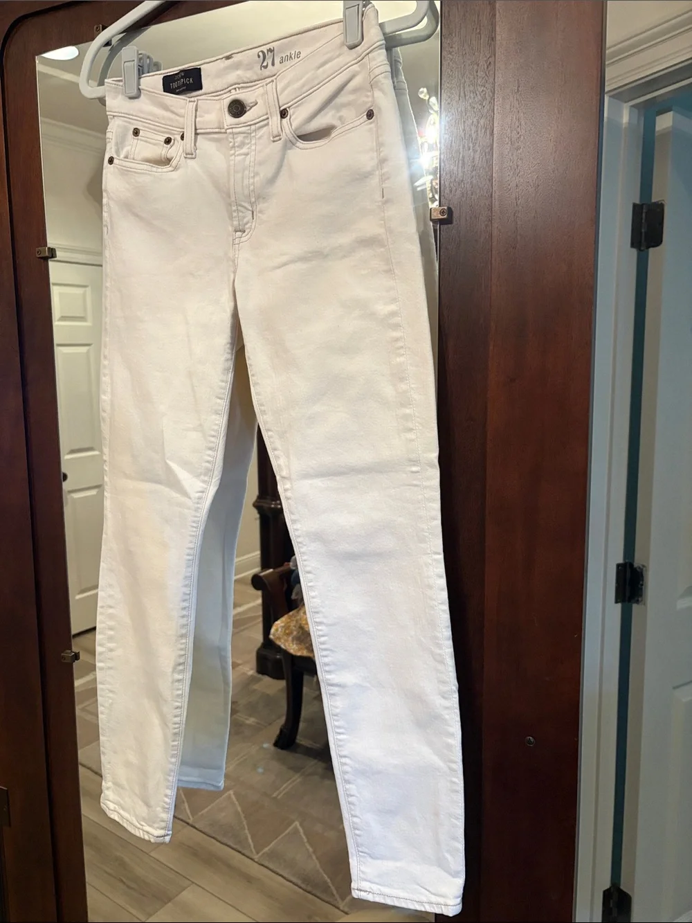 I Crew Woman’s Ecru Colored Toothpick Ankle Jeans